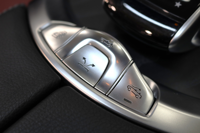 メルセデスベンツ Cクラス C180ｶﾌﾞﾘｵﾚ ｽﾎﾟｰﾂ ﾚｻﾞｰｴｸｽｸﾙｰｼﾌﾞ&ﾚｰﾀﾞｰｾｰﾌﾃｨPKG　ｷｰﾚｽｺﾞｰ 赤本革 ｴｱｽｶｰﾌ ﾍｯﾄﾞｱｯﾌﾟD HDDﾅﾋﾞTV BT音楽 ﾊﾞｯｸｶﾒﾗ PTS LEDﾗｲﾄ AMGｴｱﾛ&19AW ﾀﾞｲﾅﾐｯｸS 赤幌 9AT　2年保証