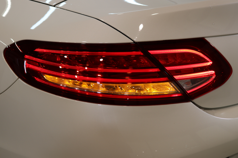 メルセデスベンツ Cクラス C180ｶﾌﾞﾘｵﾚ ｽﾎﾟｰﾂ ﾚｻﾞｰｴｸｽｸﾙｰｼﾌﾞ&ﾚｰﾀﾞｰｾｰﾌﾃｨPKG　ｷｰﾚｽｺﾞｰ 赤本革 ｴｱｽｶｰﾌ ﾍｯﾄﾞｱｯﾌﾟD HDDﾅﾋﾞTV BT音楽 ﾊﾞｯｸｶﾒﾗ PTS LEDﾗｲﾄ AMGｴｱﾛ&19AW ﾀﾞｲﾅﾐｯｸS 赤幌 9AT　2年保証