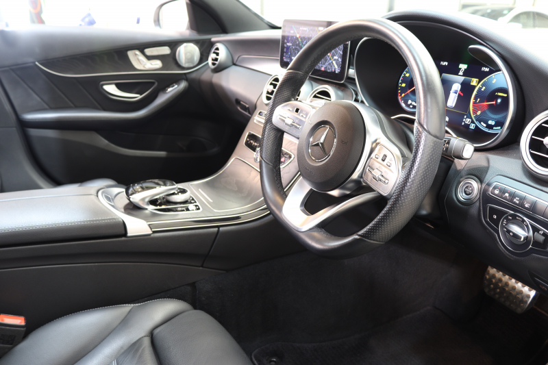 メルセデスベンツ Cクラス C200ｽﾃｰｼｮﾝﾜｺﾞﾝ AVG AMGﾗｲﾝ ﾚｻﾞｰｴｸｽｸﾙｰｼﾌﾞ&ﾚｰﾀﾞｰｾｰﾌﾃｨPKG　BSG搭載 後期 ｷｰﾚｽｺﾞｰ 黒本革 ﾊﾟﾉﾗﾏSR ﾍｯﾄﾞｱｯﾌﾟD HDDﾅﾋﾞTV ｽﾏﾎ連携 ﾌﾞﾙﾒｽﾀｰ ﾊﾞｯｸｶﾒﾗ PTS LEDﾗｲﾄ ﾊﾝｽﾞﾌﾘｰA AMGｴｱﾛ&18AW ｴｱｻｽ 9AT　2年保証