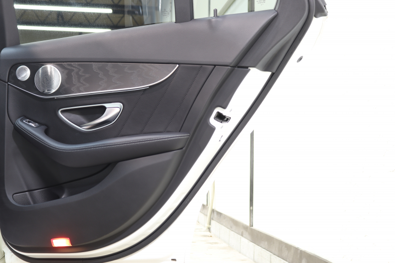 メルセデスベンツ Cクラス C200ｽﾃｰｼｮﾝﾜｺﾞﾝ AVG AMGﾗｲﾝ ﾚｻﾞｰｴｸｽｸﾙｰｼﾌﾞ&ﾚｰﾀﾞｰｾｰﾌﾃｨPKG　BSG搭載 後期 ｷｰﾚｽｺﾞｰ 黒本革 ﾊﾟﾉﾗﾏSR ﾍｯﾄﾞｱｯﾌﾟD HDDﾅﾋﾞTV ｽﾏﾎ連携 ﾌﾞﾙﾒｽﾀｰ ﾊﾞｯｸｶﾒﾗ PTS LEDﾗｲﾄ ﾊﾝｽﾞﾌﾘｰA AMGｴｱﾛ&18AW ｴｱｻｽ 9AT　2年保証