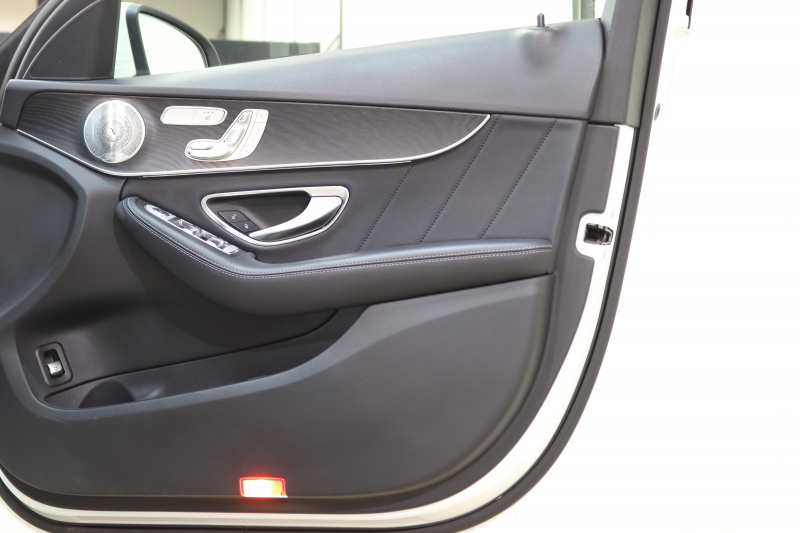 メルセデスベンツ Cクラス C200ｽﾃｰｼｮﾝﾜｺﾞﾝ AVG AMGﾗｲﾝ ﾚｻﾞｰｴｸｽｸﾙｰｼﾌﾞ&ﾚｰﾀﾞｰｾｰﾌﾃｨPKG　BSG搭載 後期 ｷｰﾚｽｺﾞｰ 黒本革 ﾊﾟﾉﾗﾏSR ﾍｯﾄﾞｱｯﾌﾟD HDDﾅﾋﾞTV ｽﾏﾎ連携 ﾌﾞﾙﾒｽﾀｰ ﾊﾞｯｸｶﾒﾗ PTS LEDﾗｲﾄ ﾊﾝｽﾞﾌﾘｰA AMGｴｱﾛ&18AW ｴｱｻｽ 9AT　2年保証