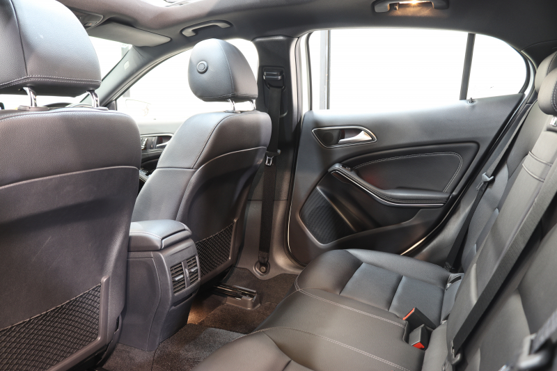 メルセデスベンツ GLA GLA220 4MATIC ﾌﾟﾚﾐｱﾑ&ﾚｰﾀﾞｰｾｰﾌﾃｨPKG　後期 ｷｰﾚｽｺﾞｰ 黒革 ﾊﾟﾉﾗﾏSR 純正HDDﾅﾋﾞTV ｽﾏﾎ連携 harman/kardon ﾊﾞｯｸｶﾒﾗ PTS LEDﾗｲﾄ 自動Rｹﾞｰﾄ ﾌｯﾄﾛﾗﾝｸOP 純正18AW ﾀﾞｲﾅﾐｯｸｾﾚｸﾄ　2年保証