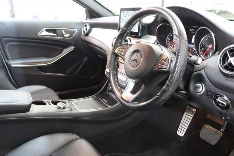 メルセデスベンツ GLA GLA220 4MATIC ﾌﾟﾚﾐｱﾑ&ﾚｰﾀﾞｰｾｰﾌﾃｨPKG　後期 ｷｰﾚｽｺﾞｰ 黒革 ﾊﾟﾉﾗﾏSR 純正HDDﾅﾋﾞTV ｽﾏﾎ連携 harman/kardon ﾊﾞｯｸｶﾒﾗ PTS LEDﾗｲﾄ 自動Rｹﾞｰﾄ ﾌｯﾄﾛﾗﾝｸOP 純正18AW ﾀﾞｲﾅﾐｯｸｾﾚｸﾄ　2年保証