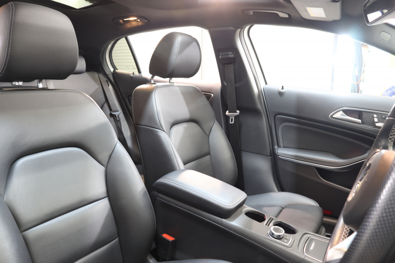 メルセデスベンツ GLA GLA220 4MATIC ﾌﾟﾚﾐｱﾑ&ﾚｰﾀﾞｰｾｰﾌﾃｨPKG　後期 ｷｰﾚｽｺﾞｰ 黒革 ﾊﾟﾉﾗﾏSR 純正HDDﾅﾋﾞTV ｽﾏﾎ連携 harman/kardon ﾊﾞｯｸｶﾒﾗ PTS LEDﾗｲﾄ 自動Rｹﾞｰﾄ ﾌｯﾄﾛﾗﾝｸOP 純正18AW ﾀﾞｲﾅﾐｯｸｾﾚｸﾄ　2年保証