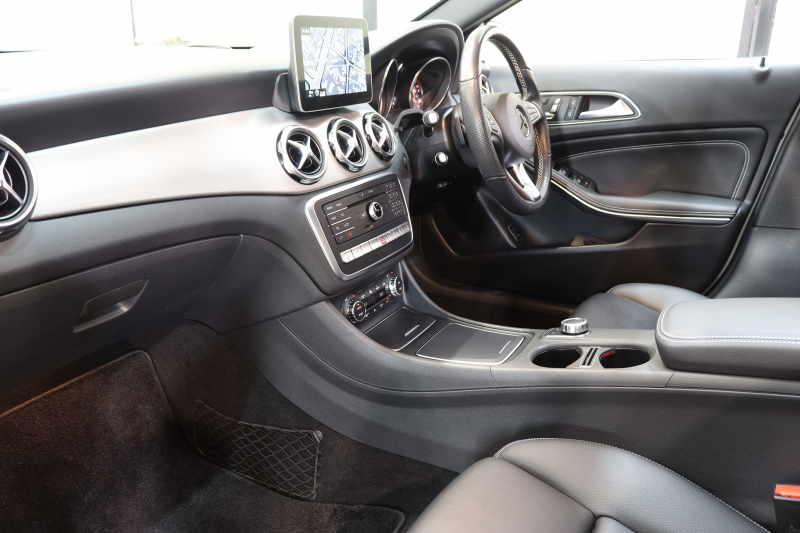 メルセデスベンツ GLA GLA220 4MATIC ﾌﾟﾚﾐｱﾑ&ﾚｰﾀﾞｰｾｰﾌﾃｨPKG　後期 ｷｰﾚｽｺﾞｰ 黒革 ﾊﾟﾉﾗﾏSR 純正HDDﾅﾋﾞTV ｽﾏﾎ連携 harman/kardon ﾊﾞｯｸｶﾒﾗ PTS LEDﾗｲﾄ 自動Rｹﾞｰﾄ ﾌｯﾄﾛﾗﾝｸOP 純正18AW ﾀﾞｲﾅﾐｯｸｾﾚｸﾄ　2年保証