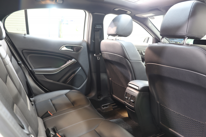 メルセデスベンツ GLA GLA220 4MATIC ﾌﾟﾚﾐｱﾑ&ﾚｰﾀﾞｰｾｰﾌﾃｨPKG　後期 ｷｰﾚｽｺﾞｰ 黒革 ﾊﾟﾉﾗﾏSR 純正HDDﾅﾋﾞTV ｽﾏﾎ連携 harman/kardon ﾊﾞｯｸｶﾒﾗ PTS LEDﾗｲﾄ 自動Rｹﾞｰﾄ ﾌｯﾄﾛﾗﾝｸOP 純正18AW ﾀﾞｲﾅﾐｯｸｾﾚｸﾄ　2年保証