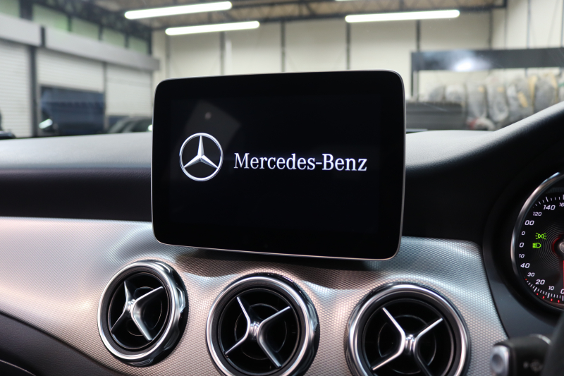 メルセデスベンツ GLA GLA220 4MATIC ﾌﾟﾚﾐｱﾑ&ﾚｰﾀﾞｰｾｰﾌﾃｨPKG　後期 ｷｰﾚｽｺﾞｰ 黒革 ﾊﾟﾉﾗﾏSR 純正HDDﾅﾋﾞTV ｽﾏﾎ連携 harman/kardon ﾊﾞｯｸｶﾒﾗ PTS LEDﾗｲﾄ 自動Rｹﾞｰﾄ ﾌｯﾄﾛﾗﾝｸOP 純正18AW ﾀﾞｲﾅﾐｯｸｾﾚｸﾄ　2年保証