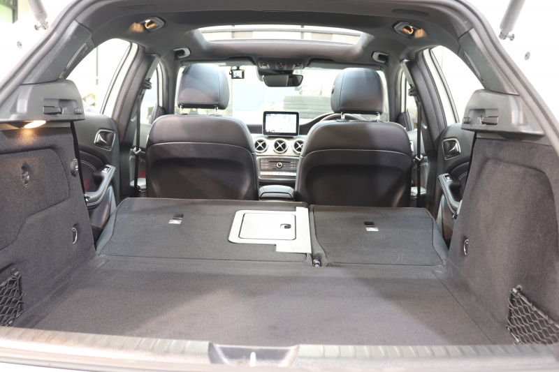 メルセデスベンツ GLA GLA220 4MATIC ﾌﾟﾚﾐｱﾑ&ﾚｰﾀﾞｰｾｰﾌﾃｨPKG　後期 ｷｰﾚｽｺﾞｰ 黒革 ﾊﾟﾉﾗﾏSR 純正HDDﾅﾋﾞTV ｽﾏﾎ連携 harman/kardon ﾊﾞｯｸｶﾒﾗ PTS LEDﾗｲﾄ 自動Rｹﾞｰﾄ ﾌｯﾄﾛﾗﾝｸOP 純正18AW ﾀﾞｲﾅﾐｯｸｾﾚｸﾄ　2年保証