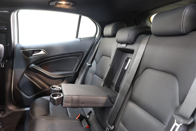 メルセデスベンツ GLA GLA220 4MATIC ﾌﾟﾚﾐｱﾑ&ﾚｰﾀﾞｰｾｰﾌﾃｨPKG　後期 ｷｰﾚｽｺﾞｰ 黒革 ﾊﾟﾉﾗﾏSR 純正HDDﾅﾋﾞTV ｽﾏﾎ連携 harman/kardon ﾊﾞｯｸｶﾒﾗ PTS LEDﾗｲﾄ 自動Rｹﾞｰﾄ ﾌｯﾄﾛﾗﾝｸOP 純正18AW ﾀﾞｲﾅﾐｯｸｾﾚｸﾄ　2年保証