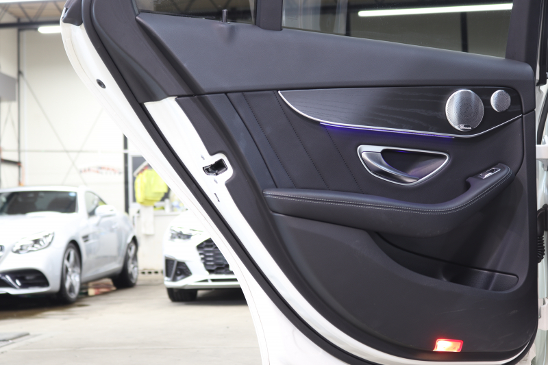 メルセデスベンツ Cクラス C220dｽﾃｰｼｮﾝﾜｺﾞﾝ AVG AMGﾗｲﾝ ﾚｻﾞｰｴｸｽｸﾙｰｼﾌﾞ&ﾚｰﾀﾞｰｾｰﾌﾃｨPKG　後期 MEｺﾈｸﾄ ｷｰﾚｽｺﾞｰ 黒本革 HDDﾅﾋﾞTV HUD ﾌﾞﾙﾒｽﾀｰ ｽﾏﾎ連携 ﾊﾞｯｸｶﾒﾗ PTS LEDﾗｲﾄ AMGｴｱﾛ&18AW ﾊﾝｽﾞﾌﾘｰA ﾀﾞｲﾅﾐｯｸS ｴｱｻｽ 9AT　2年保証