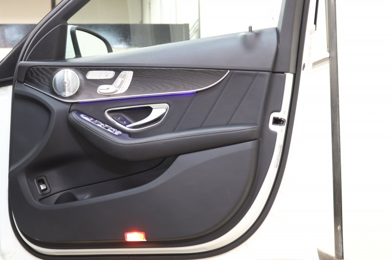 メルセデスベンツ Cクラス C220dｽﾃｰｼｮﾝﾜｺﾞﾝ AVG AMGﾗｲﾝ ﾚｻﾞｰｴｸｽｸﾙｰｼﾌﾞ&ﾚｰﾀﾞｰｾｰﾌﾃｨPKG　後期 MEｺﾈｸﾄ ｷｰﾚｽｺﾞｰ 黒本革 HDDﾅﾋﾞTV HUD ﾌﾞﾙﾒｽﾀｰ ｽﾏﾎ連携 ﾊﾞｯｸｶﾒﾗ PTS LEDﾗｲﾄ AMGｴｱﾛ&18AW ﾊﾝｽﾞﾌﾘｰA ﾀﾞｲﾅﾐｯｸS ｴｱｻｽ 9AT　2年保証