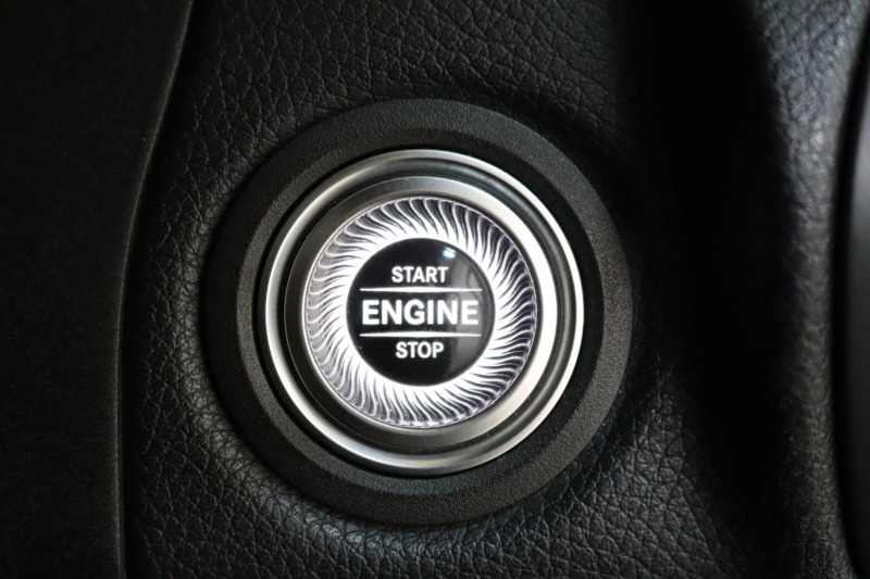 メルセデスベンツ Cクラス C220dｽﾃｰｼｮﾝﾜｺﾞﾝ AVG AMGﾗｲﾝ ﾚｻﾞｰｴｸｽｸﾙｰｼﾌﾞ&ﾚｰﾀﾞｰｾｰﾌﾃｨPKG　後期 MEｺﾈｸﾄ ｷｰﾚｽｺﾞｰ 黒本革 HDDﾅﾋﾞTV HUD ﾌﾞﾙﾒｽﾀｰ ｽﾏﾎ連携 ﾊﾞｯｸｶﾒﾗ PTS LEDﾗｲﾄ AMGｴｱﾛ&18AW ﾊﾝｽﾞﾌﾘｰA ﾀﾞｲﾅﾐｯｸS ｴｱｻｽ 9AT　2年保証