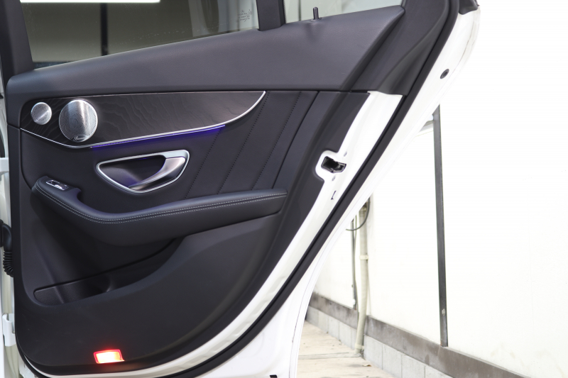 メルセデスベンツ Cクラス C220dｽﾃｰｼｮﾝﾜｺﾞﾝ AVG AMGﾗｲﾝ ﾚｻﾞｰｴｸｽｸﾙｰｼﾌﾞ&ﾚｰﾀﾞｰｾｰﾌﾃｨPKG　後期 MEｺﾈｸﾄ ｷｰﾚｽｺﾞｰ 黒本革 HDDﾅﾋﾞTV HUD ﾌﾞﾙﾒｽﾀｰ ｽﾏﾎ連携 ﾊﾞｯｸｶﾒﾗ PTS LEDﾗｲﾄ AMGｴｱﾛ&18AW ﾊﾝｽﾞﾌﾘｰA ﾀﾞｲﾅﾐｯｸS ｴｱｻｽ 9AT　2年保証