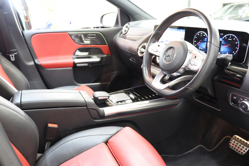 メルセデスベンツ Bクラス B180 AMGﾗｲﾝ AMGﾚｻﾞｰｴｸｽｸﾙｰｼﾌﾞ&ｱﾄﾞﾊﾞﾝｽﾄﾞ&ﾅﾋﾞｹﾞｰｼｮﾝ&ﾚｰﾀﾞｰｾｰﾌﾃｨPKG　1ｵｰﾅｰ ｷｰﾚｽｺﾞｰ 黒/赤本革 ﾊﾟﾉﾗﾏSR ﾍｯﾄﾞｱｯﾌﾟD MBUXﾅﾋﾞTV BT音楽 360ｶﾒﾗ PTS LEDﾗｲﾄ 自動Rｹﾞｰﾄ ﾊﾝｽﾞﾌﾘｰA AMGｴｱﾛ&18AW ﾜｲﾔﾚｽ充電 7AT　2年保証