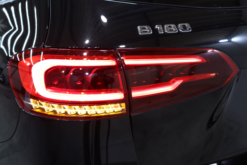 メルセデスベンツ Bクラス B180 AMGﾗｲﾝ AMGﾚｻﾞｰｴｸｽｸﾙｰｼﾌﾞ&ｱﾄﾞﾊﾞﾝｽﾄﾞ&ﾅﾋﾞｹﾞｰｼｮﾝ&ﾚｰﾀﾞｰｾｰﾌﾃｨPKG　1ｵｰﾅｰ ｷｰﾚｽｺﾞｰ 黒/赤本革 ﾊﾟﾉﾗﾏSR ﾍｯﾄﾞｱｯﾌﾟD MBUXﾅﾋﾞTV BT音楽 360ｶﾒﾗ PTS LEDﾗｲﾄ 自動Rｹﾞｰﾄ ﾊﾝｽﾞﾌﾘｰA AMGｴｱﾛ&18AW ﾜｲﾔﾚｽ充電 7AT　2年保証