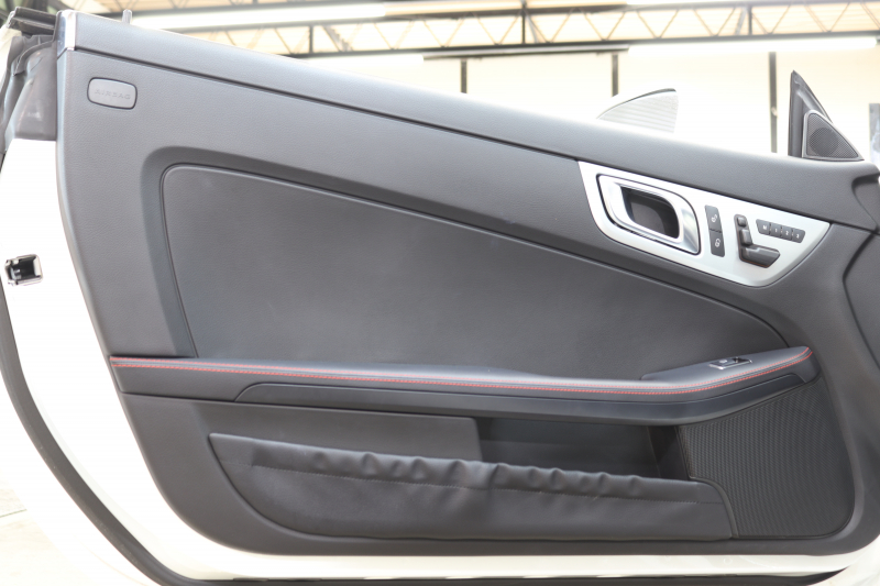 メルセデスベンツ SLKクラス SLK200 ｴｸｽｸﾙｰｼﾌﾞ AMGｽﾎﾟｰﾂ&ﾚｰﾀﾞｰｾｰﾌﾃｨPKG　中期 ｷｰﾚｽｺﾞｰ 黒本革 ｴｱｽｶｰﾌ ｶﾞﾗｽﾙｰﾌ HDDﾅﾋﾞTV BT音楽 ﾊﾞｯｸｶﾒﾗ PTS DSRC ｷｾﾉﾝ AMGｴｱﾛ&18AW ｴｱｶﾞｲﾄﾞ　2年保証