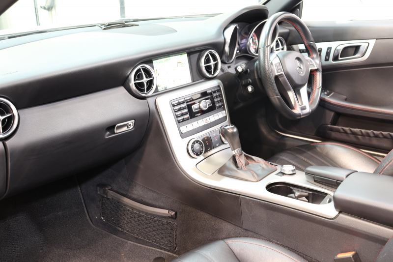 メルセデスベンツ SLKクラス SLK200 ｴｸｽｸﾙｰｼﾌﾞ AMGｽﾎﾟｰﾂ&ﾚｰﾀﾞｰｾｰﾌﾃｨPKG　中期 ｷｰﾚｽｺﾞｰ 黒本革 ｴｱｽｶｰﾌ ｶﾞﾗｽﾙｰﾌ HDDﾅﾋﾞTV BT音楽 ﾊﾞｯｸｶﾒﾗ PTS DSRC ｷｾﾉﾝ AMGｴｱﾛ&18AW ｴｱｶﾞｲﾄﾞ　2年保証