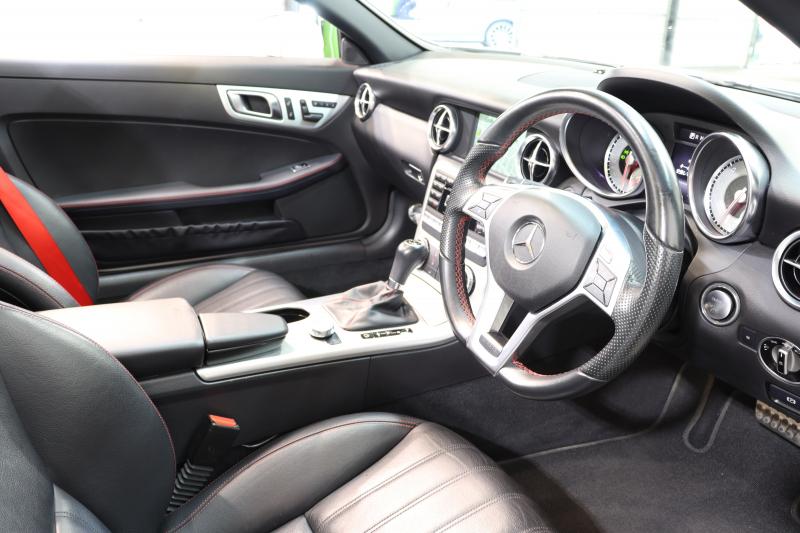 メルセデスベンツ SLKクラス SLK200 ｴｸｽｸﾙｰｼﾌﾞ AMGｽﾎﾟｰﾂ&ﾚｰﾀﾞｰｾｰﾌﾃｨPKG　中期 ｷｰﾚｽｺﾞｰ 黒本革 ｴｱｽｶｰﾌ ｶﾞﾗｽﾙｰﾌ HDDﾅﾋﾞTV BT音楽 ﾊﾞｯｸｶﾒﾗ PTS DSRC ｷｾﾉﾝ AMGｴｱﾛ&18AW ｴｱｶﾞｲﾄﾞ　2年保証