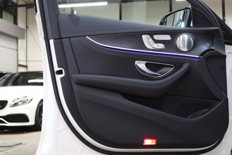 メルセデスベンツ Eクラス E220d AVG ｽﾎﾟｰﾂ ﾚｻﾞｰ&ﾚｰﾀﾞｰｾｰﾌﾃｨPKG　ｷｰﾚｽｺﾞｰ 黒本革 全席ｼｰﾄﾋｰﾀｰ HDDﾅﾋﾞTV ｽﾏﾎ連携 ﾌﾞﾙﾒｽﾀｰ 360ｶﾒﾗ PTS ｴｱﾊﾞﾗﾝｽPKG LEDﾗｲﾄ 自動ﾄﾗﾝｸ AMGｴｱﾛ&19AW ﾀﾞｲﾅﾐｯｸｾﾚｸﾄ 9AT　2年保証