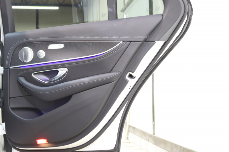 メルセデスベンツ Eクラス E220d AVG ｽﾎﾟｰﾂ ﾚｻﾞｰ&ﾚｰﾀﾞｰｾｰﾌﾃｨPKG　ｷｰﾚｽｺﾞｰ 黒本革 全席ｼｰﾄﾋｰﾀｰ HDDﾅﾋﾞTV ｽﾏﾎ連携 ﾌﾞﾙﾒｽﾀｰ 360ｶﾒﾗ PTS ｴｱﾊﾞﾗﾝｽPKG LEDﾗｲﾄ 自動ﾄﾗﾝｸ AMGｴｱﾛ&19AW ﾀﾞｲﾅﾐｯｸｾﾚｸﾄ 9AT　2年保証