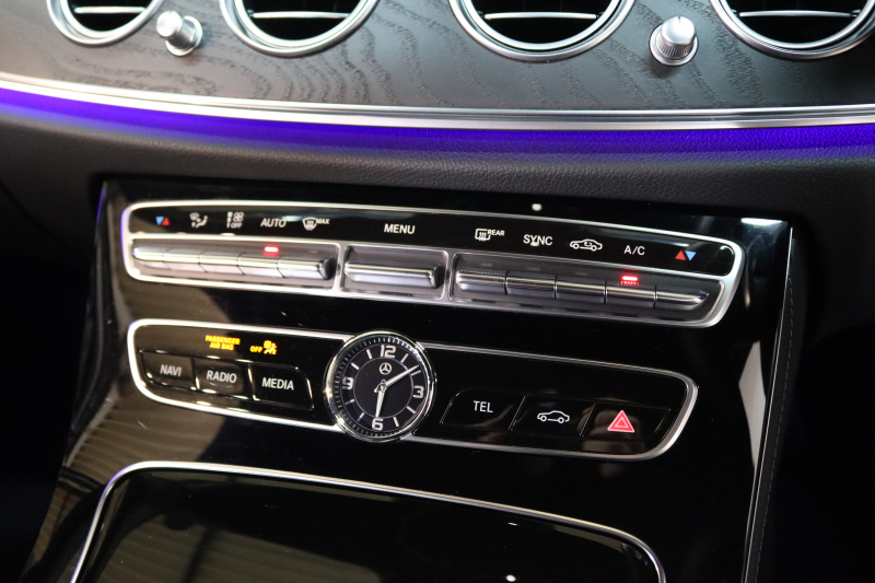 メルセデスベンツ Eクラス E220d AVG ｽﾎﾟｰﾂ ﾚｻﾞｰ&ﾚｰﾀﾞｰｾｰﾌﾃｨPKG　ｷｰﾚｽｺﾞｰ 黒本革 全席ｼｰﾄﾋｰﾀｰ HDDﾅﾋﾞTV ｽﾏﾎ連携 ﾌﾞﾙﾒｽﾀｰ 360ｶﾒﾗ PTS ｴｱﾊﾞﾗﾝｽPKG LEDﾗｲﾄ 自動ﾄﾗﾝｸ AMGｴｱﾛ&19AW ﾀﾞｲﾅﾐｯｸｾﾚｸﾄ 9AT　2年保証