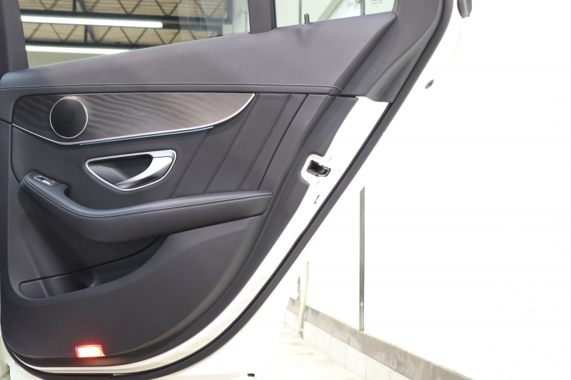 メルセデスベンツ Cクラス C200 AVG AMGﾗｲﾝ ﾚｻﾞｰｴｸｽｸﾙｰｼﾌﾞ&ﾚｰﾀﾞｰｾｰﾌﾃｨPKG　1ｵｰﾅｰ ｷｰﾚｽｺﾞｰ 黒本革 ﾊﾟﾉﾗﾏSR HUD HDDﾅﾋﾞTV BT音楽 ﾊﾞｯｸｶﾒﾗ PTS LEDﾗｲﾄ 自動ﾄﾗﾝｸ ｴｱﾊﾞﾗﾝｽPKG AMGｴｱﾛ&18AW ｴｱｻｽ　2年保証