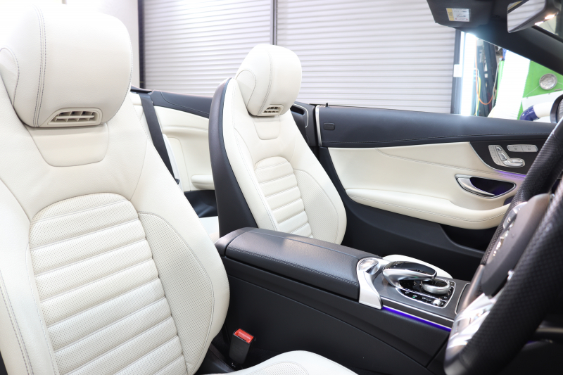 AMG Cクラス C43 4MATIC ｶﾌﾞﾘｵﾚ ﾚｰﾀﾞｰｾｰﾌﾃｨPKG　後期 ｷｰﾚｽｺﾞｰ 白本革 ｴｱｽｶｰﾌ ﾍｯﾄﾞｱｯﾌﾟD HDDﾅﾋﾞTV ｽﾏﾎ連携 ﾌﾞﾙﾒｽﾀｰ ﾊﾞｯｸｶﾒﾗ PTS LEDﾗｲﾄ AMG専用装備&ﾁｭｰﾆﾝｸﾞﾀﾞｲﾅﾐｯｸｾﾚｸﾄ 青幌 9AT　2年保証