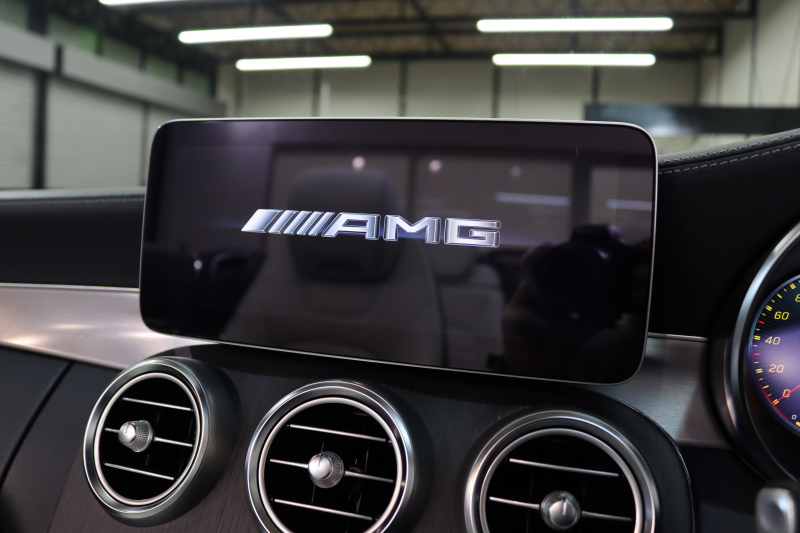 AMG Cクラス C43 4MATIC ｶﾌﾞﾘｵﾚ ﾚｰﾀﾞｰｾｰﾌﾃｨPKG　後期 ｷｰﾚｽｺﾞｰ 白本革 ｴｱｽｶｰﾌ ﾍｯﾄﾞｱｯﾌﾟD HDDﾅﾋﾞTV ｽﾏﾎ連携 ﾌﾞﾙﾒｽﾀｰ ﾊﾞｯｸｶﾒﾗ PTS LEDﾗｲﾄ AMG専用装備&ﾁｭｰﾆﾝｸﾞﾀﾞｲﾅﾐｯｸｾﾚｸﾄ 青幌 9AT　2年保証