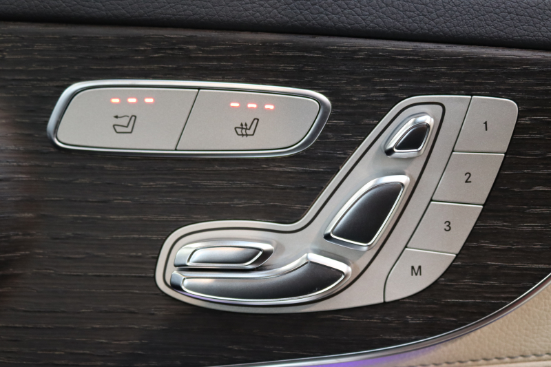 AMG Cクラス C43 4MATIC ｶﾌﾞﾘｵﾚ ﾚｰﾀﾞｰｾｰﾌﾃｨPKG　後期 ｷｰﾚｽｺﾞｰ 白本革 ｴｱｽｶｰﾌ ﾍｯﾄﾞｱｯﾌﾟD HDDﾅﾋﾞTV ｽﾏﾎ連携 ﾌﾞﾙﾒｽﾀｰ ﾊﾞｯｸｶﾒﾗ PTS LEDﾗｲﾄ AMG専用装備&ﾁｭｰﾆﾝｸﾞﾀﾞｲﾅﾐｯｸｾﾚｸﾄ 青幌 9AT　2年保証