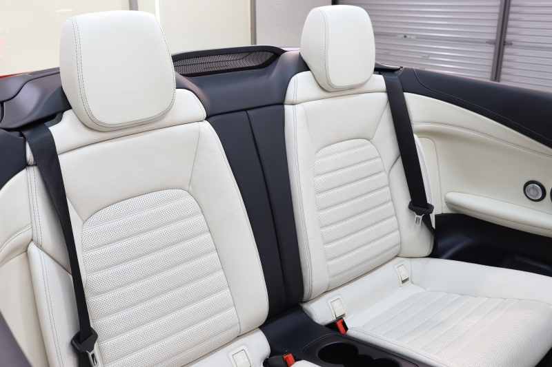 AMG Cクラス C43 4MATIC ｶﾌﾞﾘｵﾚ ﾚｰﾀﾞｰｾｰﾌﾃｨPKG　後期 ｷｰﾚｽｺﾞｰ 白本革 ｴｱｽｶｰﾌ ﾍｯﾄﾞｱｯﾌﾟD HDDﾅﾋﾞTV ｽﾏﾎ連携 ﾌﾞﾙﾒｽﾀｰ ﾊﾞｯｸｶﾒﾗ PTS LEDﾗｲﾄ AMG専用装備&ﾁｭｰﾆﾝｸﾞﾀﾞｲﾅﾐｯｸｾﾚｸﾄ 青幌 9AT　2年保証