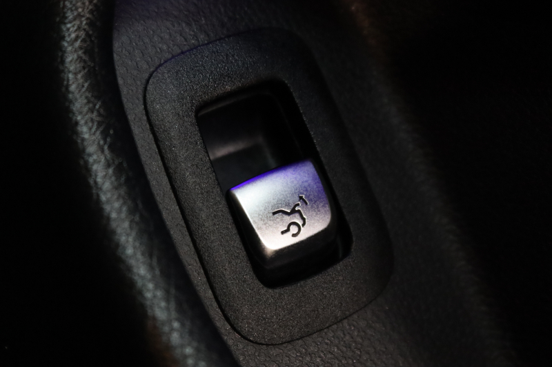 AMG Cクラス C43 4MATIC ｶﾌﾞﾘｵﾚ ﾚｰﾀﾞｰｾｰﾌﾃｨPKG　後期 ｷｰﾚｽｺﾞｰ 白本革 ｴｱｽｶｰﾌ ﾍｯﾄﾞｱｯﾌﾟD HDDﾅﾋﾞTV ｽﾏﾎ連携 ﾌﾞﾙﾒｽﾀｰ ﾊﾞｯｸｶﾒﾗ PTS LEDﾗｲﾄ AMG専用装備&ﾁｭｰﾆﾝｸﾞﾀﾞｲﾅﾐｯｸｾﾚｸﾄ 青幌 9AT　2年保証