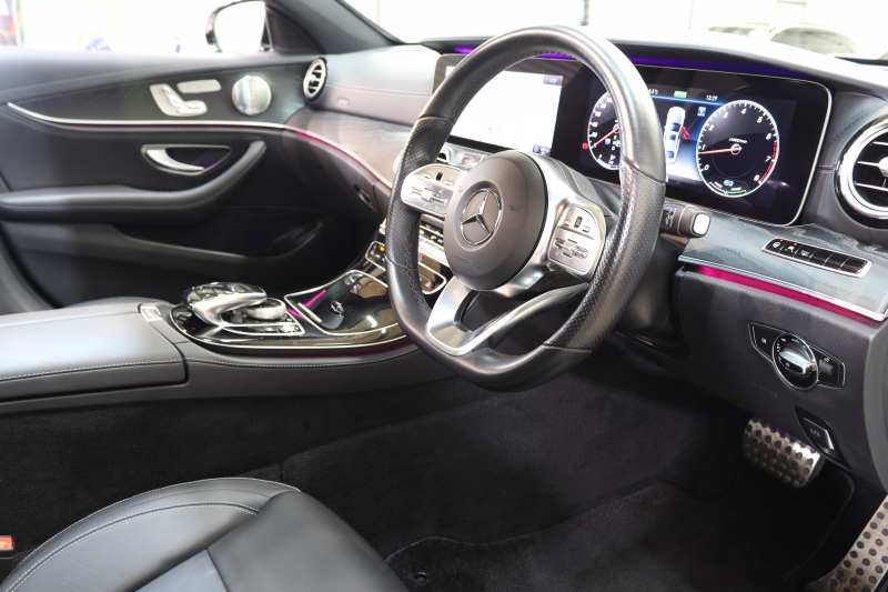 メルセデスベンツ Eクラス E200 AVG AMGﾗｲﾝ ｴｸｽｸﾙｰｼﾌﾞ&ﾚｰﾀﾞｰｾｰﾌﾃｨPKG　BSG搭載 中期 NEWｽﾃｱﾘﾝｸﾞ ｷｰﾚｽｺﾞｰ 黒本革 ﾊﾟﾉﾗﾏSR ﾍｯﾄﾞｱｯﾌﾟD HDDﾅﾋﾞTV ｽﾏﾎ連携 ﾌﾞﾙﾒｽﾀｰ 360ｶﾒﾗ PTS LEDﾗｲﾄ 自動ﾄﾗﾝｸ AMGｴｱﾛ&19AW ﾀﾞｲﾅﾐｯｸｾﾚｸﾄ 9AT　2年保証