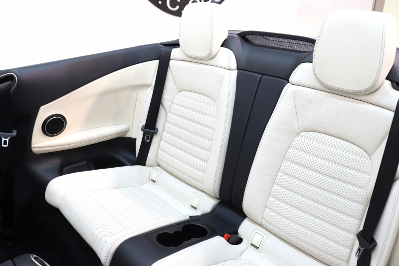メルセデスベンツ Cクラス C180ｶﾌﾞﾘｵﾚ ｽﾎﾟｰﾂ ﾚｻﾞｰｴｸｽｸﾙｰｼﾌﾞ&ﾚｰﾀﾞｰｾｰﾌﾃｨPKG　後期最終 ｷｰﾚｽｺﾞｰ 白本革 ｴｱｽｶｰﾌ 青幌 ﾍｯﾄﾞｱｯﾌﾟD HDDﾅﾋﾞTV ｽﾏﾎ連携 ﾊﾞｯｸｶﾒﾗ PTS LEDﾗｲﾄ AMGｴｱﾛ&19AW ｴｱｻｽ 9AT　2年保証