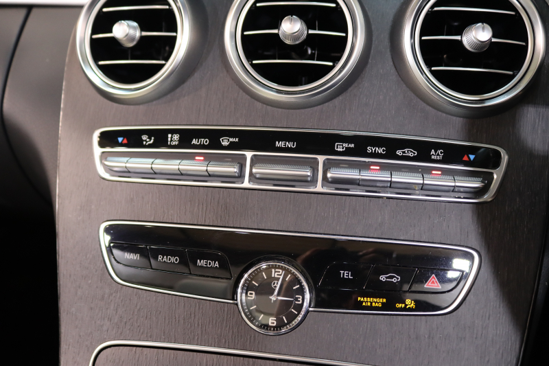 メルセデスベンツ Cクラス C180ｶﾌﾞﾘｵﾚ ｽﾎﾟｰﾂ ﾚｻﾞｰｴｸｽｸﾙｰｼﾌﾞ&ﾚｰﾀﾞｰｾｰﾌﾃｨPKG　後期最終 ｷｰﾚｽｺﾞｰ 白本革 ｴｱｽｶｰﾌ 青幌 ﾍｯﾄﾞｱｯﾌﾟD HDDﾅﾋﾞTV ｽﾏﾎ連携 ﾊﾞｯｸｶﾒﾗ PTS LEDﾗｲﾄ AMGｴｱﾛ&19AW ｴｱｻｽ 9AT　2年保証