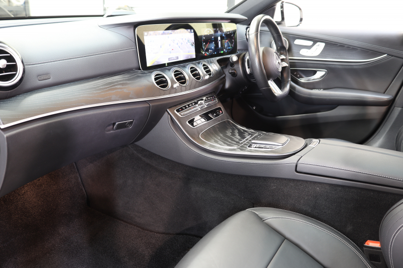 メルセデスベンツ Eクラス E200ｽﾃｰｼｮﾝﾜｺﾞﾝ ｽﾎﾟｰﾂ AMGﾗｲﾝｲﾝﾃﾘｱ&ｴｸｽｸﾙｰｼﾌﾞ&ﾚｰﾀﾞｰｾｰﾌﾃｨPKG　後期 ｷｰﾚｽｺﾞｰ 黒本革 ﾊﾟﾉﾗﾏSR ﾍｯﾄﾞｱｯﾌﾟD MBUXﾅﾋﾞTV&ARﾅﾋﾞ 360ｶﾒﾗ PTS LEDﾗｲﾄ 自動Rｹﾞｰﾄ AMGｴｱﾛ&19AW ﾀﾞｲﾅﾐｯｸS 9AT　2年保証