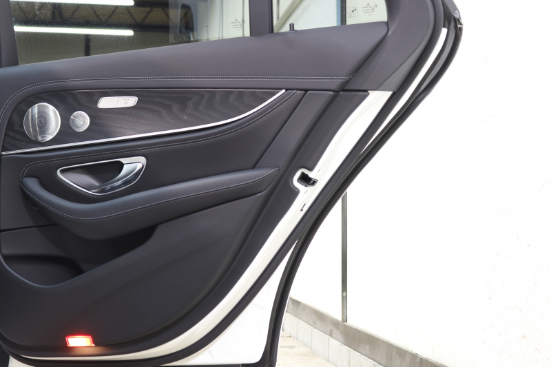 メルセデスベンツ Eクラス E200ｽﾃｰｼｮﾝﾜｺﾞﾝ ｽﾎﾟｰﾂ AMGﾗｲﾝｲﾝﾃﾘｱ&ｴｸｽｸﾙｰｼﾌﾞ&ﾚｰﾀﾞｰｾｰﾌﾃｨPKG　後期 ｷｰﾚｽｺﾞｰ 黒本革 ﾊﾟﾉﾗﾏSR ﾍｯﾄﾞｱｯﾌﾟD MBUXﾅﾋﾞTV&ARﾅﾋﾞ 360ｶﾒﾗ PTS LEDﾗｲﾄ 自動Rｹﾞｰﾄ AMGｴｱﾛ&19AW ﾀﾞｲﾅﾐｯｸS 9AT　2年保証