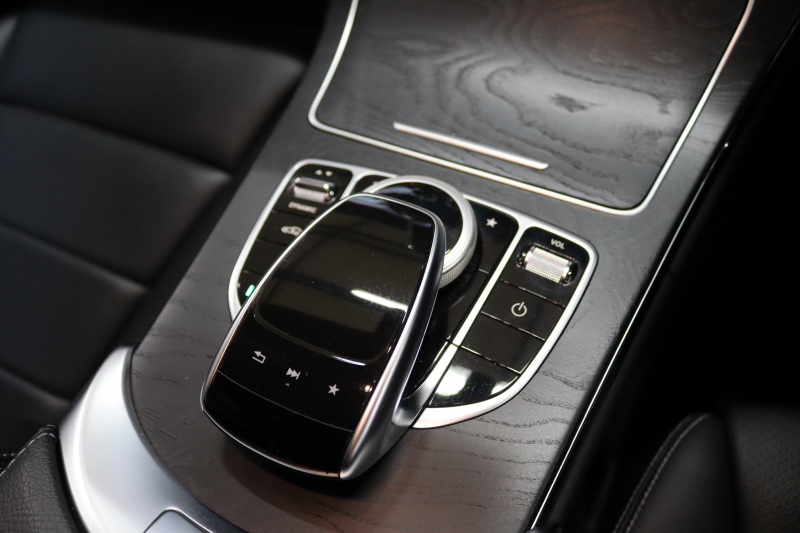 メルセデスベンツ Cクラス C200 AVG AMGﾗｲﾝ ﾚｰﾀﾞｰｾｰﾌﾃｨPKG　1ｵｰﾅｰ ｷｰﾚｽｺﾞｰ 黒革 HDDﾅﾋﾞTV BT音楽 ﾊﾞｯｸｶﾒﾗ PTS LEDﾗｲﾄ AMGｴｱﾛ&18AW ﾀﾞｲﾅﾐｯｸS　2年保証