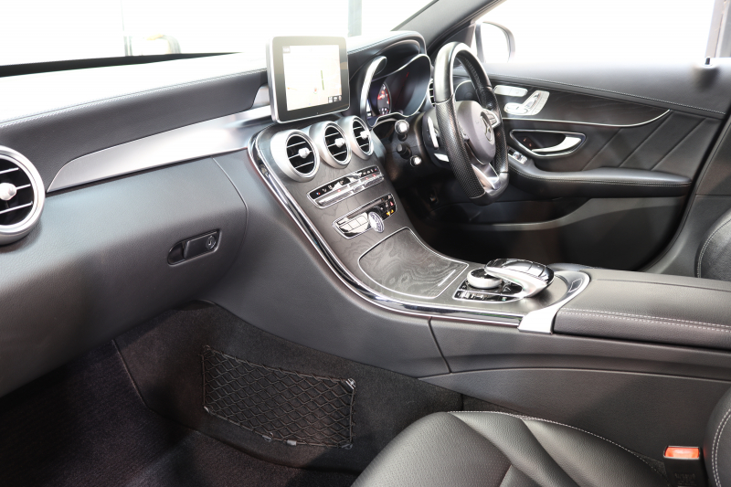 メルセデスベンツ Cクラス C200 AVG AMGﾗｲﾝ ﾚｰﾀﾞｰｾｰﾌﾃｨPKG　1ｵｰﾅｰ ｷｰﾚｽｺﾞｰ 黒革 HDDﾅﾋﾞTV BT音楽 ﾊﾞｯｸｶﾒﾗ PTS LEDﾗｲﾄ AMGｴｱﾛ&18AW ﾀﾞｲﾅﾐｯｸS　2年保証