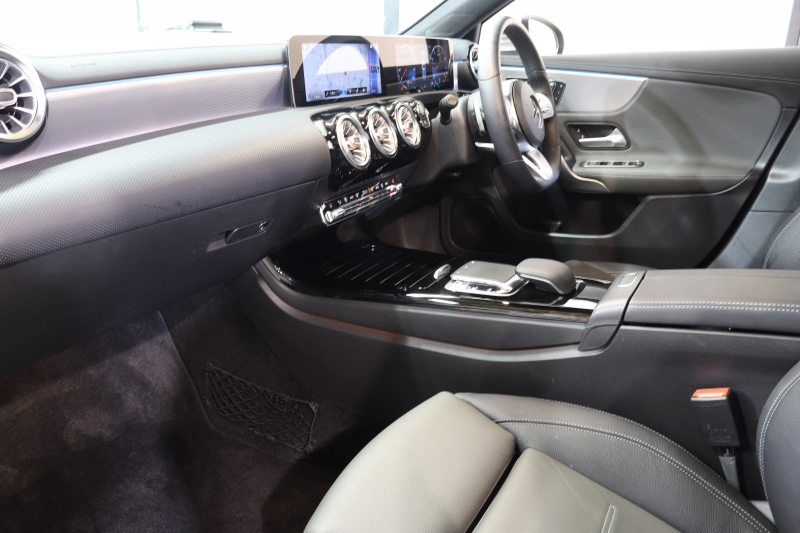 メルセデスベンツ Aクラス A180ｽﾀｲﾙ AMGﾗｲﾝ AMGﾚｻﾞｰｴｸｽｸﾙｰｼﾌﾞ&ｱﾄﾞﾊﾞﾝｽﾄﾞ&ﾅﾋﾞｹﾞｰｼｮﾝ&ﾚｰﾀﾞｰｾｰﾌﾃｨPKG　ｷｰﾚｽｺﾞｰ 灰/黒本革 ﾊﾟﾉﾗﾏSR HUD MBUXﾅﾋﾞTV BT音楽 ｱﾄﾞﾊﾞﾝｽﾄﾞｻｳﾝﾄﾞ 360ｶﾒﾗ PTS LEDﾗｲﾄ AMGｴｱﾛ&18AW ﾜｲﾔﾚｽ充電 希少色ﾓﾊｰﾍﾞｼﾙﾊﾞｰ　2年保証