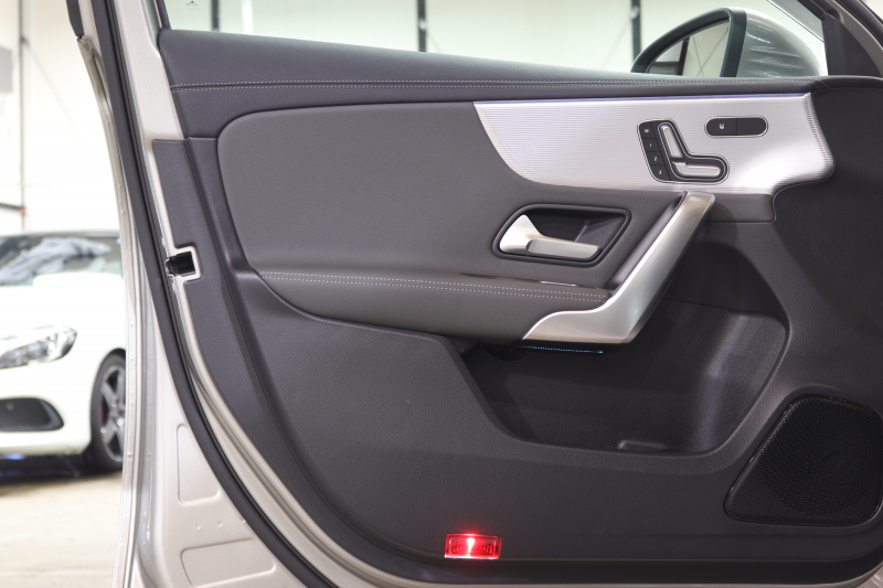 メルセデスベンツ Aクラス A180ｽﾀｲﾙ AMGﾗｲﾝ AMGﾚｻﾞｰｴｸｽｸﾙｰｼﾌﾞ&ｱﾄﾞﾊﾞﾝｽﾄﾞ&ﾅﾋﾞｹﾞｰｼｮﾝ&ﾚｰﾀﾞｰｾｰﾌﾃｨPKG　ｷｰﾚｽｺﾞｰ 灰/黒本革 ﾊﾟﾉﾗﾏSR HUD MBUXﾅﾋﾞTV BT音楽 ｱﾄﾞﾊﾞﾝｽﾄﾞｻｳﾝﾄﾞ 360ｶﾒﾗ PTS LEDﾗｲﾄ AMGｴｱﾛ&18AW ﾜｲﾔﾚｽ充電 希少色ﾓﾊｰﾍﾞｼﾙﾊﾞｰ　2年保証