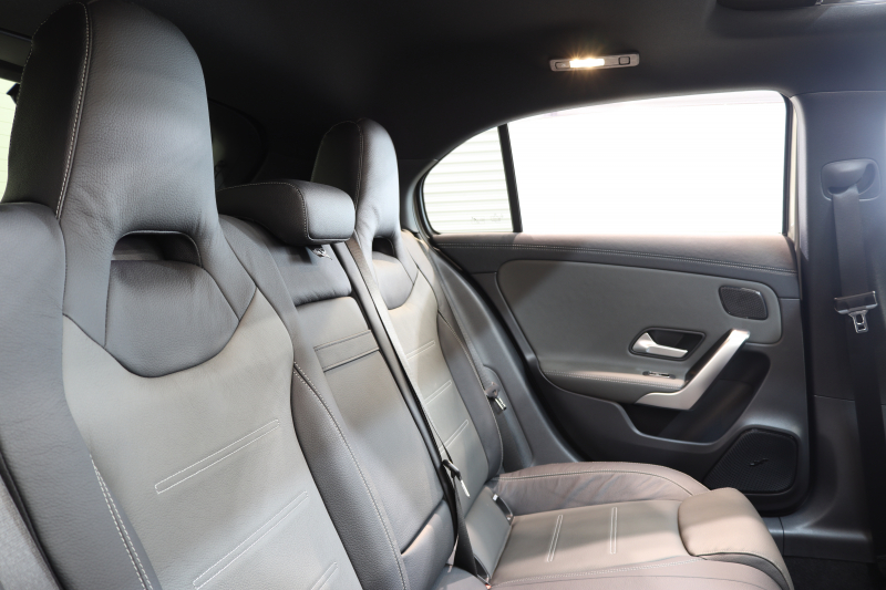 メルセデスベンツ Aクラス A180ｽﾀｲﾙ AMGﾗｲﾝ AMGﾚｻﾞｰｴｸｽｸﾙｰｼﾌﾞ&ｱﾄﾞﾊﾞﾝｽﾄﾞ&ﾅﾋﾞｹﾞｰｼｮﾝ&ﾚｰﾀﾞｰｾｰﾌﾃｨPKG　ｷｰﾚｽｺﾞｰ 灰/黒本革 ﾊﾟﾉﾗﾏSR HUD MBUXﾅﾋﾞTV BT音楽 ｱﾄﾞﾊﾞﾝｽﾄﾞｻｳﾝﾄﾞ 360ｶﾒﾗ PTS LEDﾗｲﾄ AMGｴｱﾛ&18AW ﾜｲﾔﾚｽ充電 希少色ﾓﾊｰﾍﾞｼﾙﾊﾞｰ　2年保証