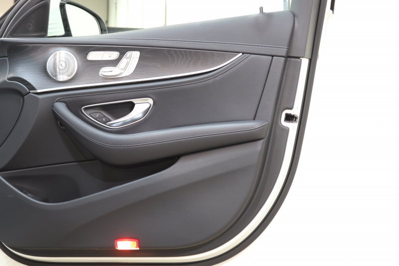 メルセデスベンツ Eクラス E300 ｽﾎﾟｰﾂ ｴｸｽｸﾙｰｼﾌﾞ&ﾚｰﾀﾞｰｾｰﾌﾃｨPKG　後期 MEｺﾈｸﾄ ｷｰﾚｽｺﾞｰ 黒本革 ﾊﾟﾉﾗﾏSR ﾍｯﾄﾞｱｯﾌﾟD MBUXﾅﾋﾞTV ｽﾏﾎ連携 ﾌﾞﾙﾒｽﾀｰ 360ｶﾒﾗ PTS LEDﾗｲﾄ 自動ﾄﾗﾝｸ AMGｴｱﾛ&19AW ﾀﾞｲﾅﾐｯｸS ｴｱｻｽ 9AT　2年保証