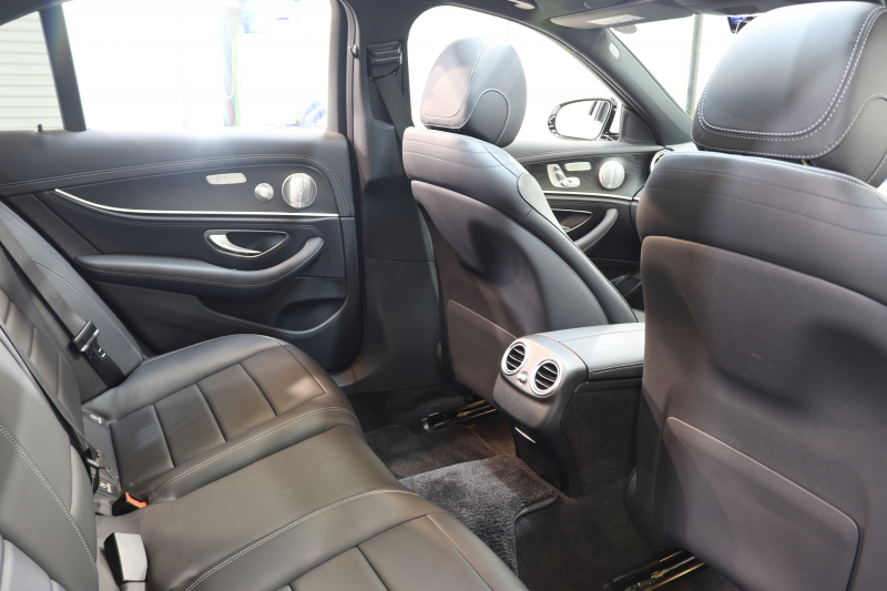 メルセデスベンツ Eクラス E300 ｽﾎﾟｰﾂ ｴｸｽｸﾙｰｼﾌﾞ&ﾚｰﾀﾞｰｾｰﾌﾃｨPKG　後期 MEｺﾈｸﾄ ｷｰﾚｽｺﾞｰ 黒本革 ﾊﾟﾉﾗﾏSR ﾍｯﾄﾞｱｯﾌﾟD MBUXﾅﾋﾞTV ｽﾏﾎ連携 ﾌﾞﾙﾒｽﾀｰ 360ｶﾒﾗ PTS LEDﾗｲﾄ 自動ﾄﾗﾝｸ AMGｴｱﾛ&19AW ﾀﾞｲﾅﾐｯｸS ｴｱｻｽ 9AT　2年保証