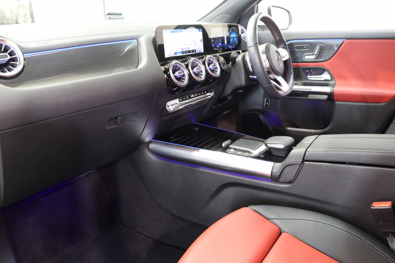 メルセデスベンツ GLA GLA200d 4MATIC AMGﾗｲﾝ AMGﾚｻﾞｰｴｸｽｸﾙｰｼﾌﾞ&ｱﾄﾞﾊﾞﾝｽﾄﾞ&ﾅﾋﾞｹﾞｰｼｮﾝ&ﾚｰﾀﾞｰｾｰﾌﾃｨPKG　ｷｰﾚｽｺﾞｰ 赤/黒本革 ﾊﾟﾉﾗﾏSR ﾍｯﾄﾞｱｯﾌﾟD MBUXﾅﾋﾞTV BT音楽 ｱﾄﾞﾊﾞﾝｽﾄﾞｻｳﾝﾄﾞ 360ｶﾒﾗ PTS LEDﾗｲﾄ ﾊﾝｽﾞﾌﾘｰA AMGｴｱﾛ&19AW 8AT　2年保証