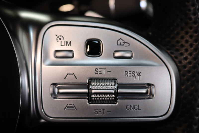 メルセデスベンツ Cクラス C180ｶﾌﾞﾘｵﾚ ｽﾎﾟｰﾂ ﾚｻﾞｰｴｸｽｸﾙｰｼﾌﾞ&ﾚｰﾀﾞｰｾｰﾌﾃｨPKG　後期 1ｵｰﾅｰ ｷｰﾚｽｺﾞｰ 赤本革 ｴｱｽｶｰﾌ ﾍｯﾄﾞｱｯﾌﾟD HDDﾅﾋﾞTV ｽﾏﾎ連携 ﾊﾞｯｸｶﾒﾗ PTS LEDﾗｲﾄ 赤幌 ﾀﾞｲﾅﾐｯｸS ｴｱｻｽ 9AT　2年保証