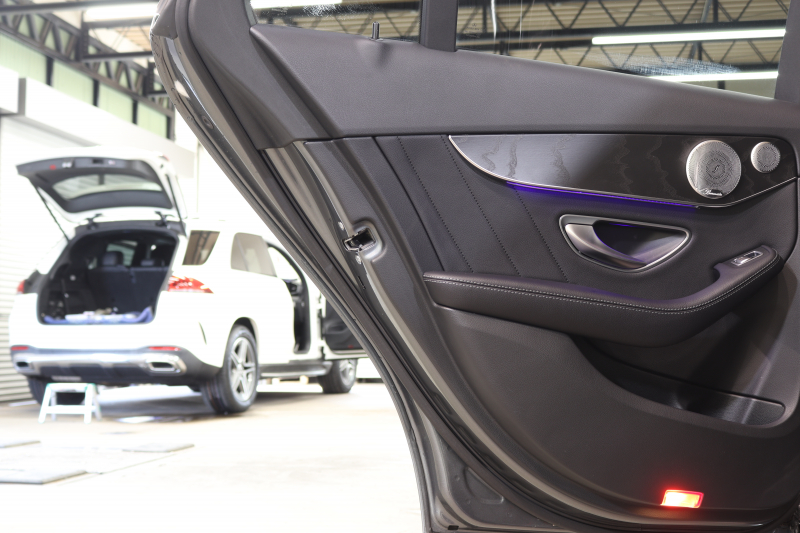 メルセデスベンツ Cクラス C220dｽﾃｰｼｮﾝﾜｺﾞﾝ AVG AMGﾗｲﾝ ﾚｻﾞｰｴｸｽｸﾙｰｼﾌﾞ&ﾚｰﾀﾞｰｾｰﾌﾃｨPKG　後期 MEｺﾈｸﾄ ｷｰﾚｽｺﾞｰ 黒本革 ﾍｯﾄﾞｱｯﾌﾟD HDDﾅﾋﾞTV ｽﾏﾎ連携 ﾊﾞｯｸｶﾒﾗ PTS LEDﾗｲﾄ ﾊﾝｽﾞﾌﾘｰA AMGｴｱﾛ&18AW ｴｱｻｽ 9AT 希少色ｾﾚﾅｲﾄｸﾞﾚｰM　2年保証