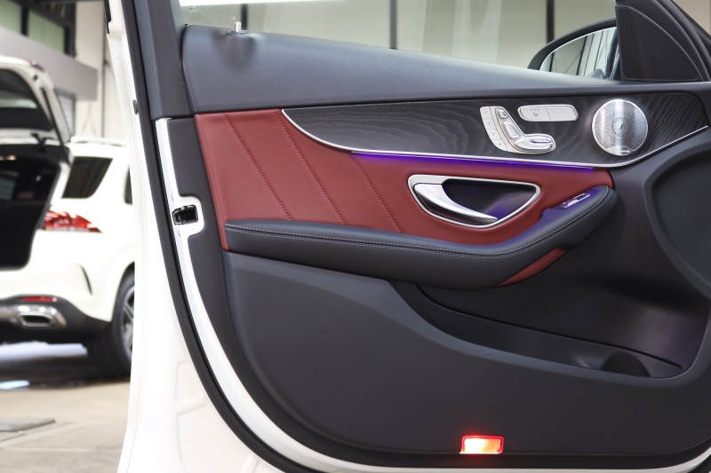 メルセデスベンツ Cクラス C200ｽﾃｰｼｮﾝﾜｺﾞﾝ 4MATIC AVG AMGﾗｲﾝ ﾚｻﾞｰｴｸｽｸﾙｰｼﾌﾞ&ﾚｰﾀﾞｰｾｰﾌﾃｨPKG　BSG搭載 ｷｰﾚｽｺﾞｰ 赤本革 ﾊﾟﾉﾗﾏSR ﾍｯﾄﾞｱｯﾌﾟD HDDﾅﾋﾞTV ｽﾏﾎ連携 ﾌﾞﾙﾒｽﾀｰ ﾊﾞｯｸｶﾒﾗ PTS LEDﾗｲﾄ ﾊﾝｽﾞﾌﾘｰA AMGｴｱﾛ&18AW ｴｱｻｽ 9AT　2年保証