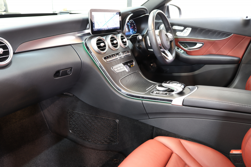 メルセデスベンツ Cクラス C200ｽﾃｰｼｮﾝﾜｺﾞﾝ AVG AMGﾗｲﾝ ﾚｻﾞｰｴｸｽｸﾙｰｼﾌﾞ&ﾚｰﾀﾞｰｾｰﾌﾃｨPKG　BSG搭載 後期 1ｵｰﾅｰ 赤本革 ﾊﾟﾉﾗﾏSR HUD HDDﾅﾋﾞTV ｽﾏﾎ連携 ﾌﾞﾙﾒｽﾀｰ ﾊﾞｯｸｶﾒﾗ PTS LEDﾗｲﾄ ﾊﾝｽﾞﾌﾘｰA AMGｴｱﾛ&18AW ｴｱｻｽ 9AT 希少色ｾﾚﾅｲﾄｸﾞﾚｰM　2年保証