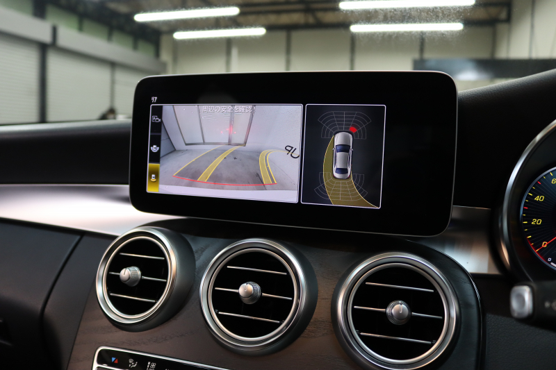 メルセデスベンツ Cクラス C200 AVG AMGﾗｲﾝ ﾚｻﾞｰｴｸｽｸﾙｰｼﾌﾞ&ﾚｰﾀﾞｰｾｰﾌﾃｨPKG　BSG搭載 後期 ｷｰﾚｽｺﾞｰ 黒本革 ﾍｯﾄﾞｱｯﾌﾟD HDDﾅﾋﾞTV ｽﾏﾎ連携 ﾌﾞﾙﾒｽﾀｰ ﾊﾞｯｸｶﾒﾗ PTS LEDﾗｲﾄ ﾊﾝｽﾞﾌﾘｰA AMGｴｱﾛ&18AW ｴｱｻｽ 9AT　2年保証