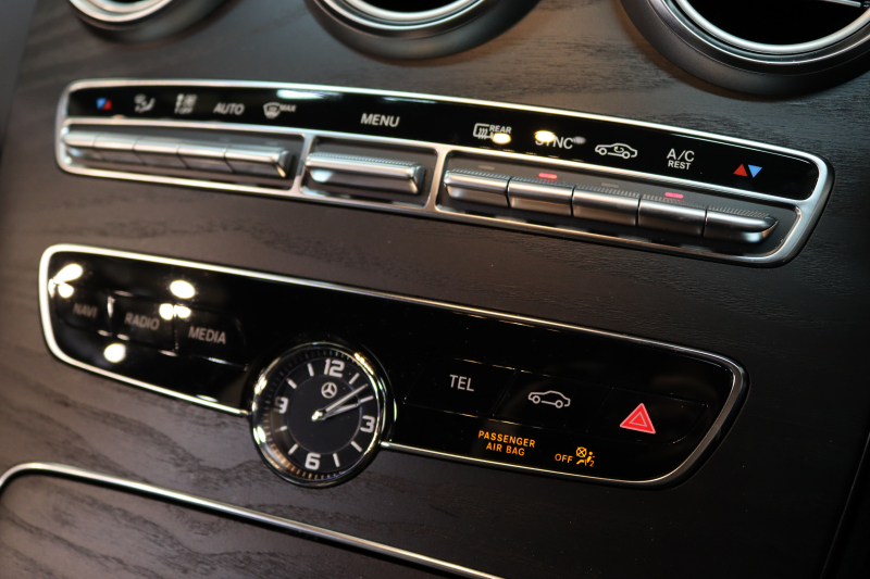 メルセデスベンツ Cクラス C200 AVG AMGﾗｲﾝ ﾚｻﾞｰｴｸｽｸﾙｰｼﾌﾞ&ﾚｰﾀﾞｰｾｰﾌﾃｨPKG　BSG搭載 後期 ｷｰﾚｽｺﾞｰ 黒本革 ﾍｯﾄﾞｱｯﾌﾟD HDDﾅﾋﾞTV ｽﾏﾎ連携 ﾌﾞﾙﾒｽﾀｰ ﾊﾞｯｸｶﾒﾗ PTS LEDﾗｲﾄ ﾊﾝｽﾞﾌﾘｰA AMGｴｱﾛ&18AW ｴｱｻｽ 9AT　2年保証